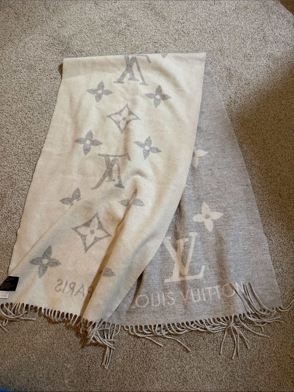 Louis Vuitton Reversible Monogram Fringe Throw - Cream & Light Gray and box COA